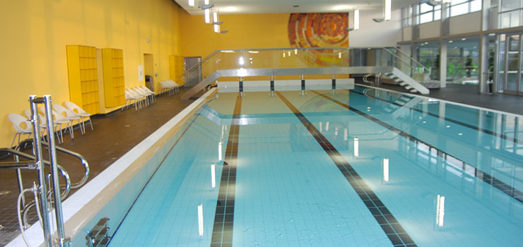 Městský plavecký bazén v Kuřimi. Použité obklady a dlažby: SERAPOOL, keramická mozaika: APPIANI.