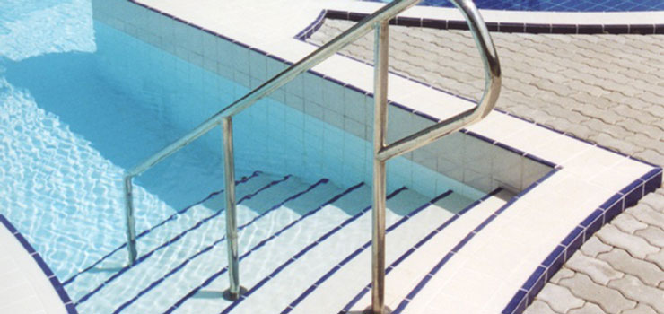 Venkovní bazén Solenice. Použité obklady a dlažby: FLOOR GRES.